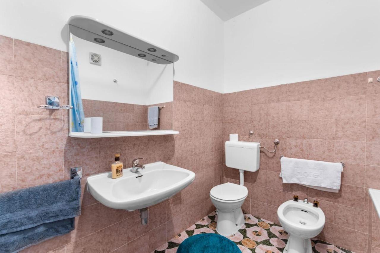Apartmani Ella Рабац Екстериор снимка