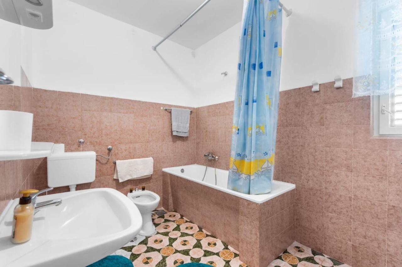 Apartmani Ella Рабац Екстериор снимка
