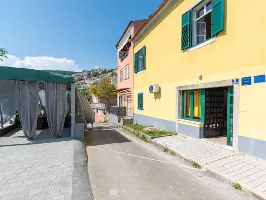 Apartmani Ella Рабац Екстериор снимка