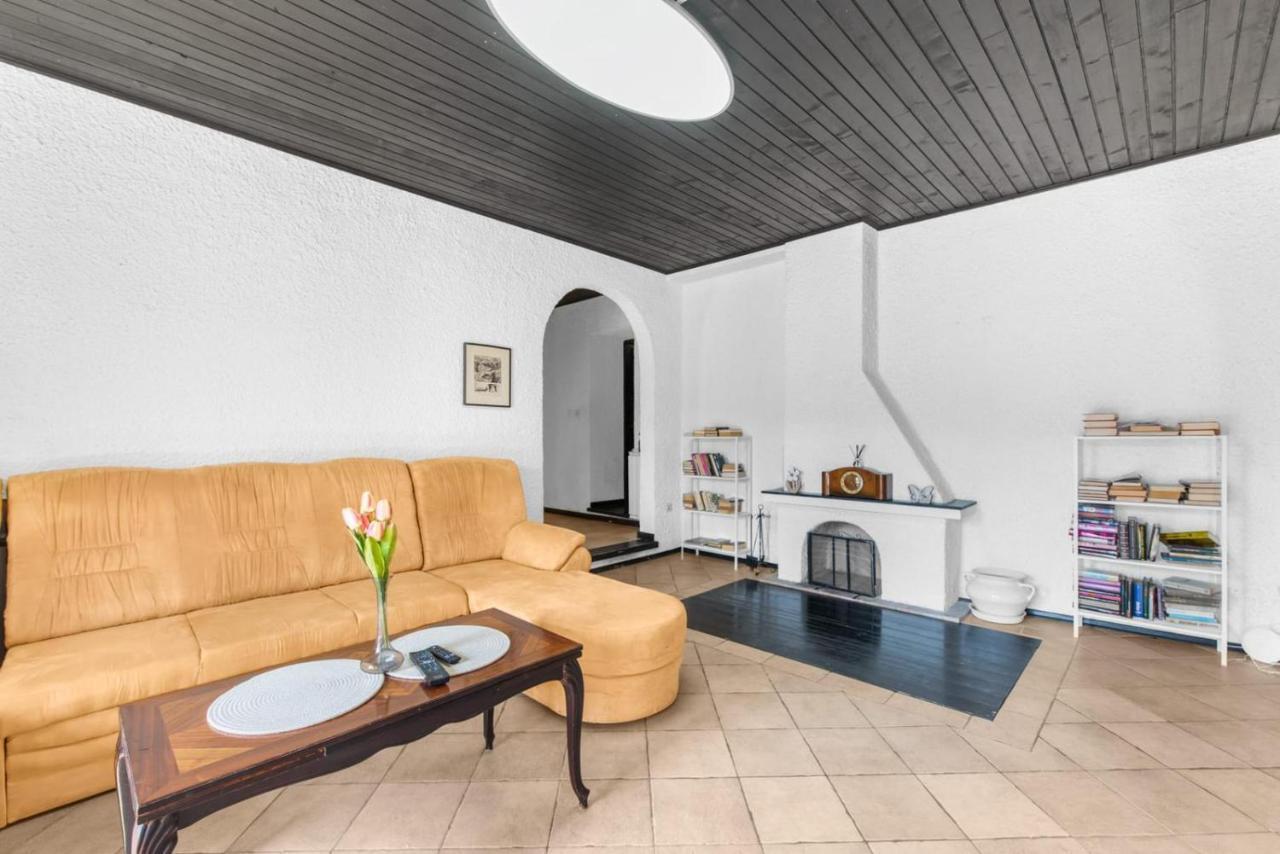 Apartmani Ella Рабац Екстериор снимка