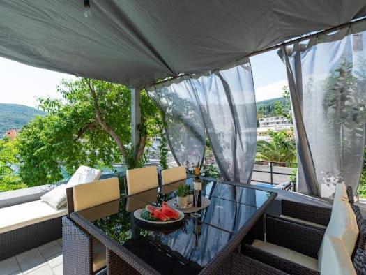 Apartmani Ella Рабац Екстериор снимка