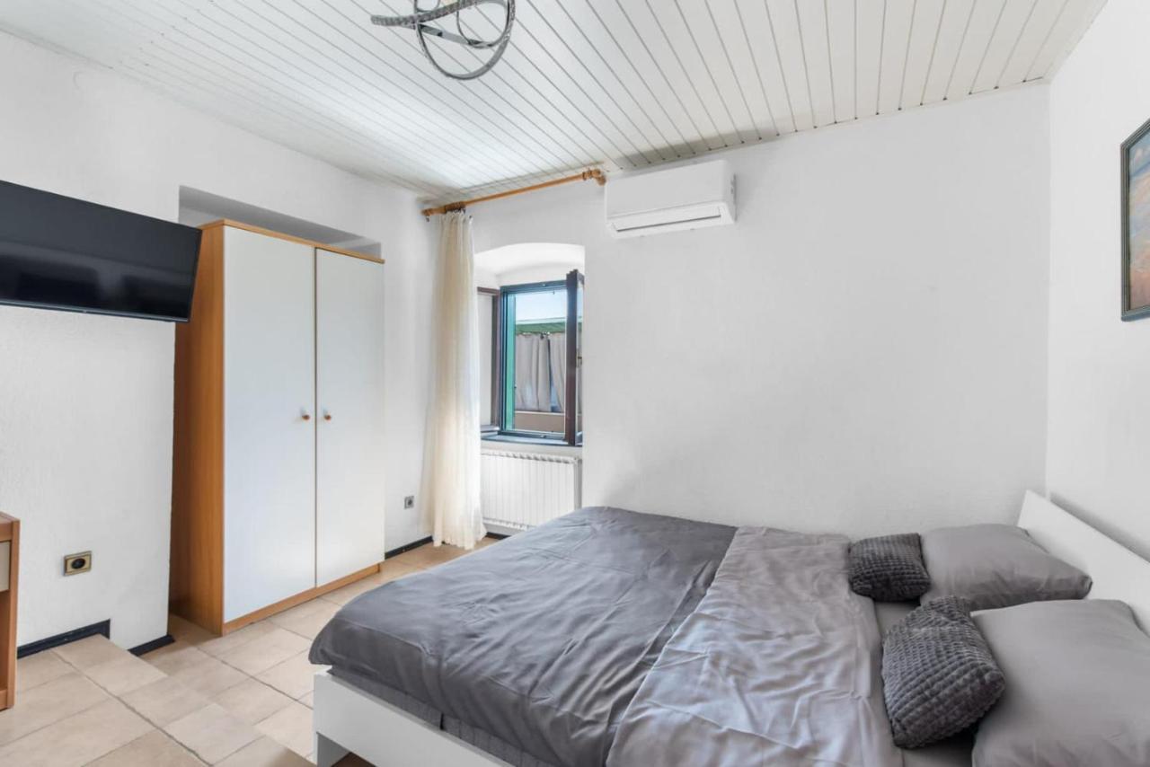 Apartmani Ella Рабац Екстериор снимка