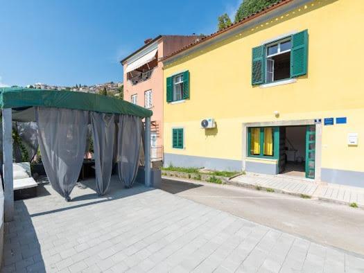 Apartmani Ella Рабац Екстериор снимка